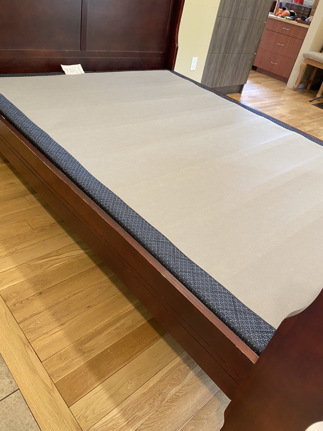 Queen Size Cherry Wood Bed with Boxspring (CAN DELIVER) - photo 2