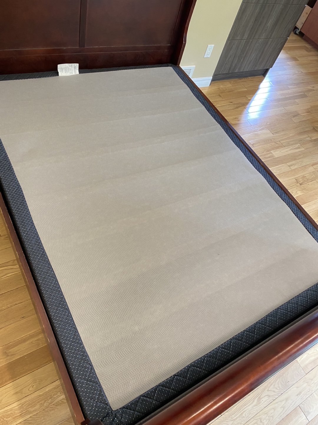 Queen Size Cherry Wood Bed with Boxspring (CAN DELIVER) - photo 3