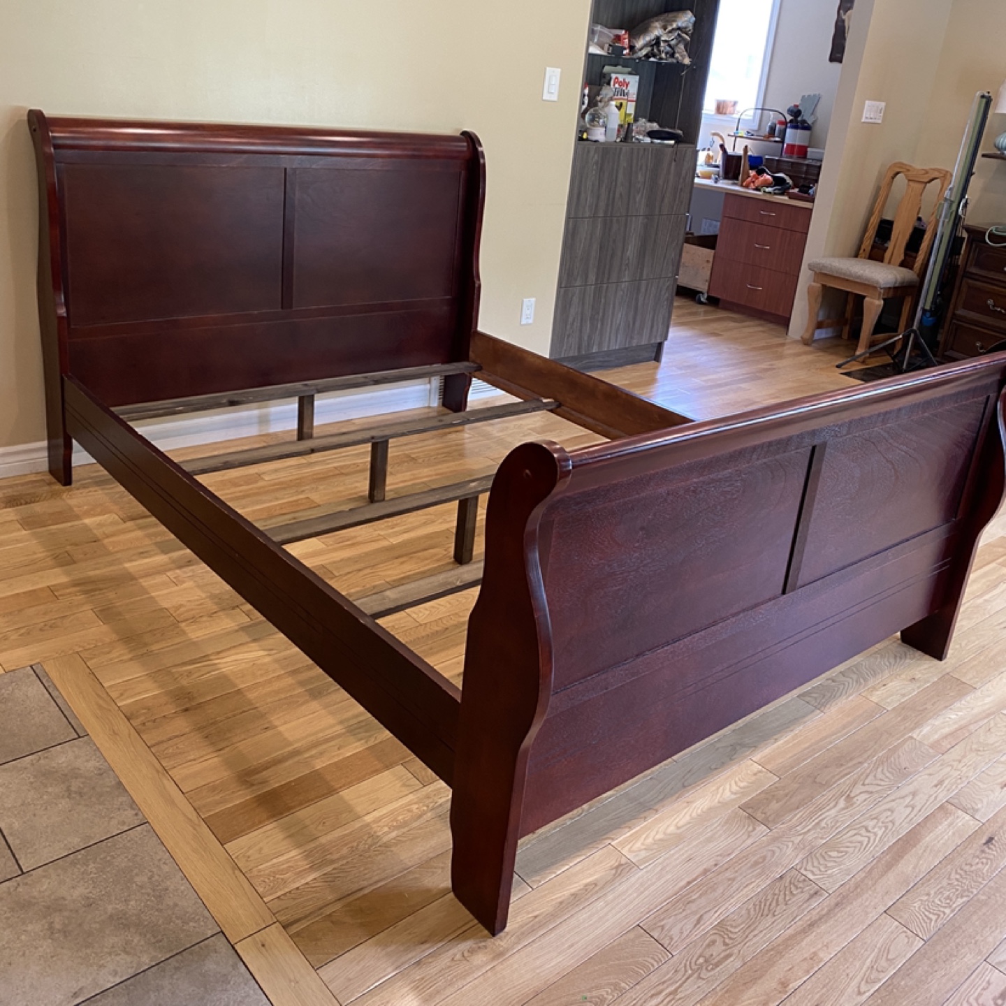Queen Size Cherry Wood Bed with Boxspring (CAN DELIVER) - photo 4