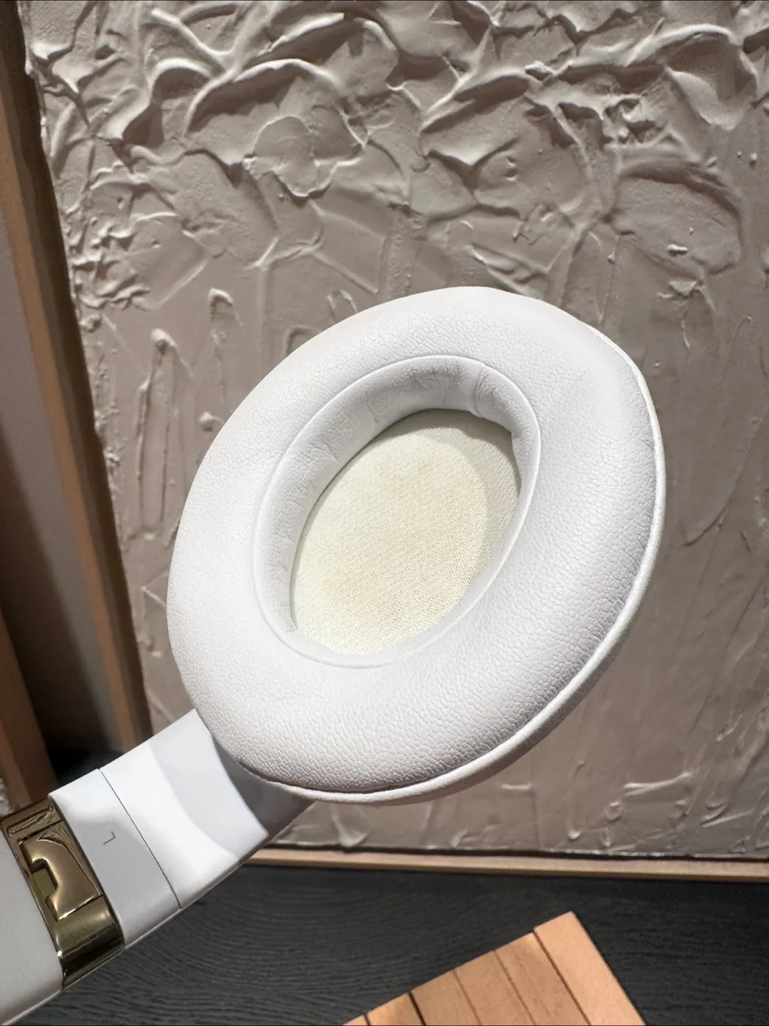 Beats Studio 3 Wireless Headphones - White image indicator(7)