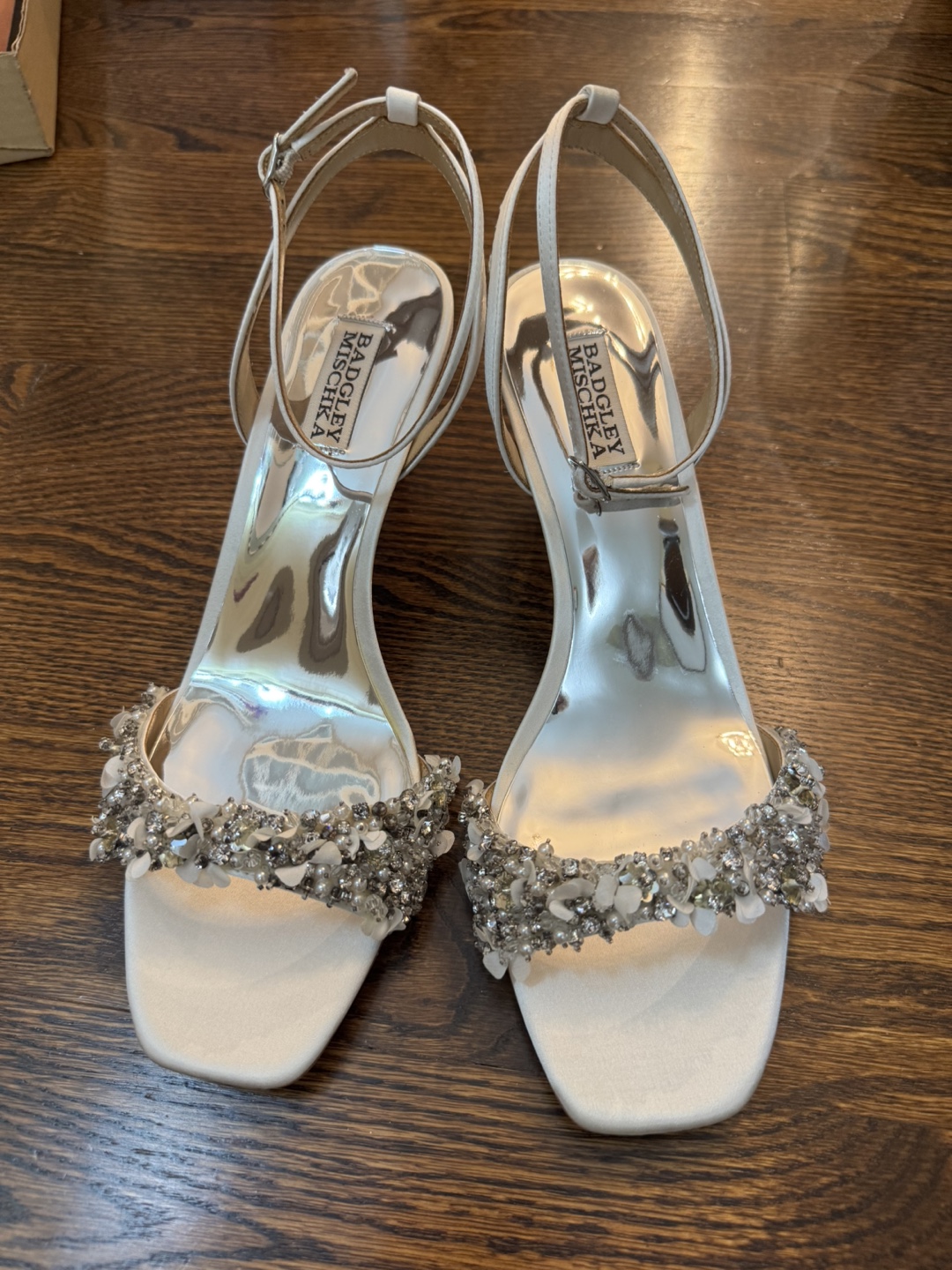 Fashionable women's sandals .  $ 19