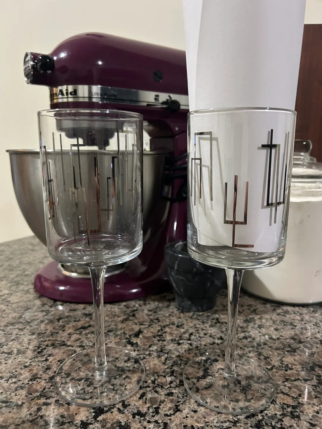 Set of 2 Vintage Mid-Century Stemmed Wine Glasses thumbnail