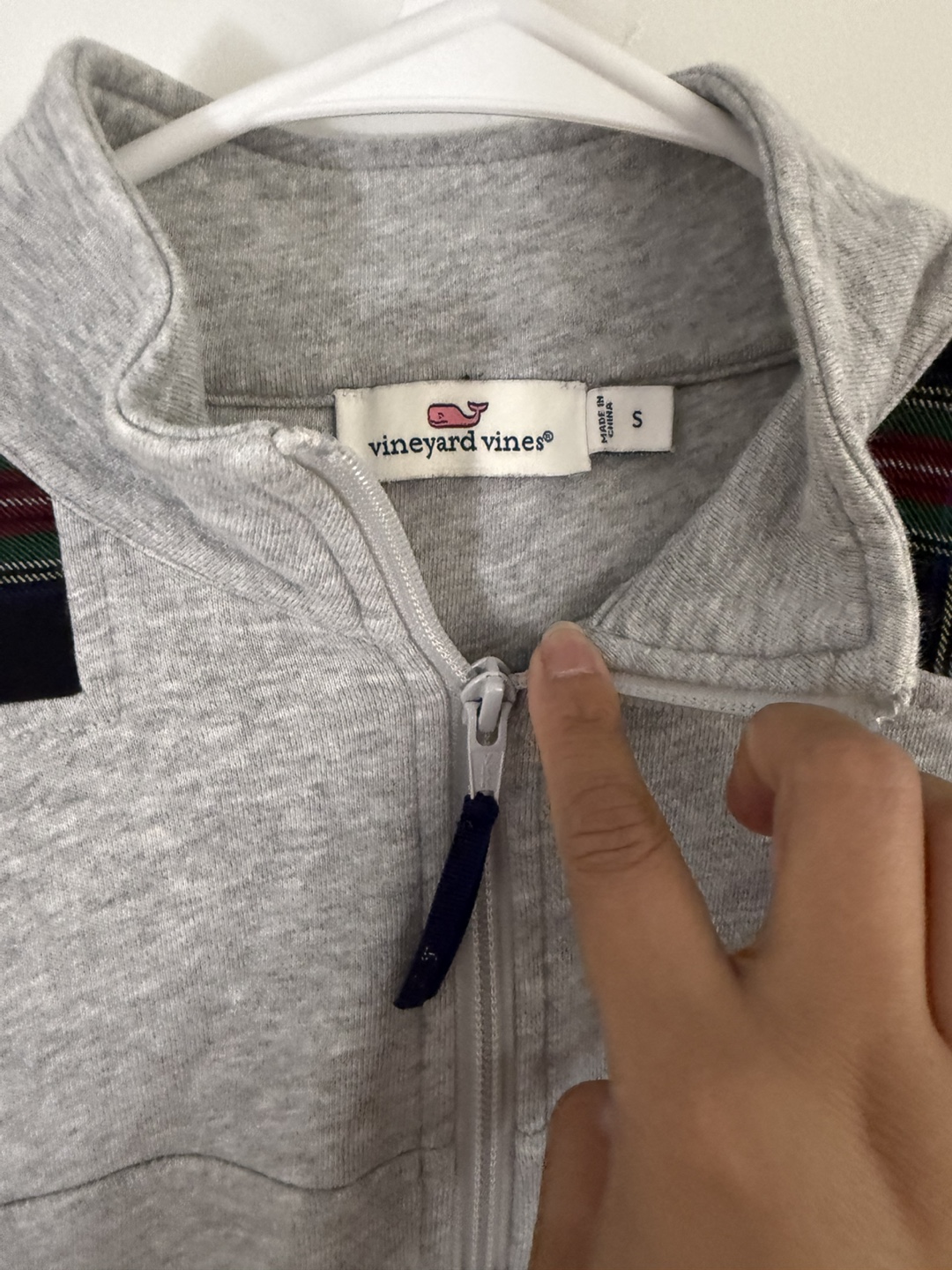 Vineyard Vines Pullover - Size Small - photo 3