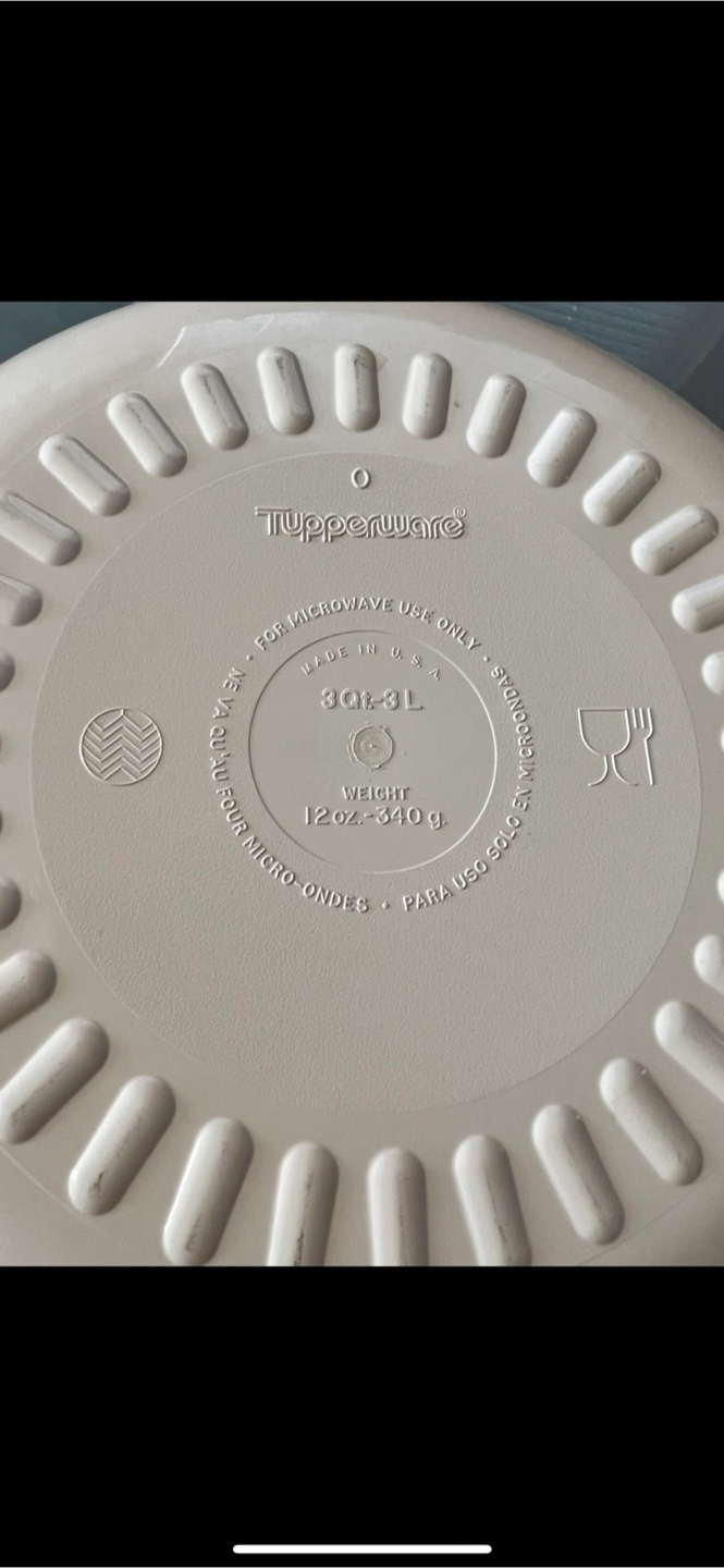 Tupperware Bundt cake pan, - photo 3