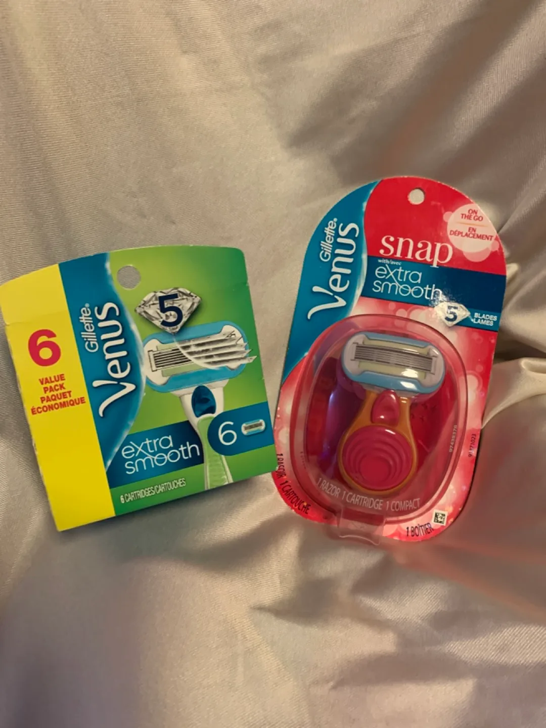 BUNDLE Gillette Venus Extra Smooth Razor & Cartridges thumbnail