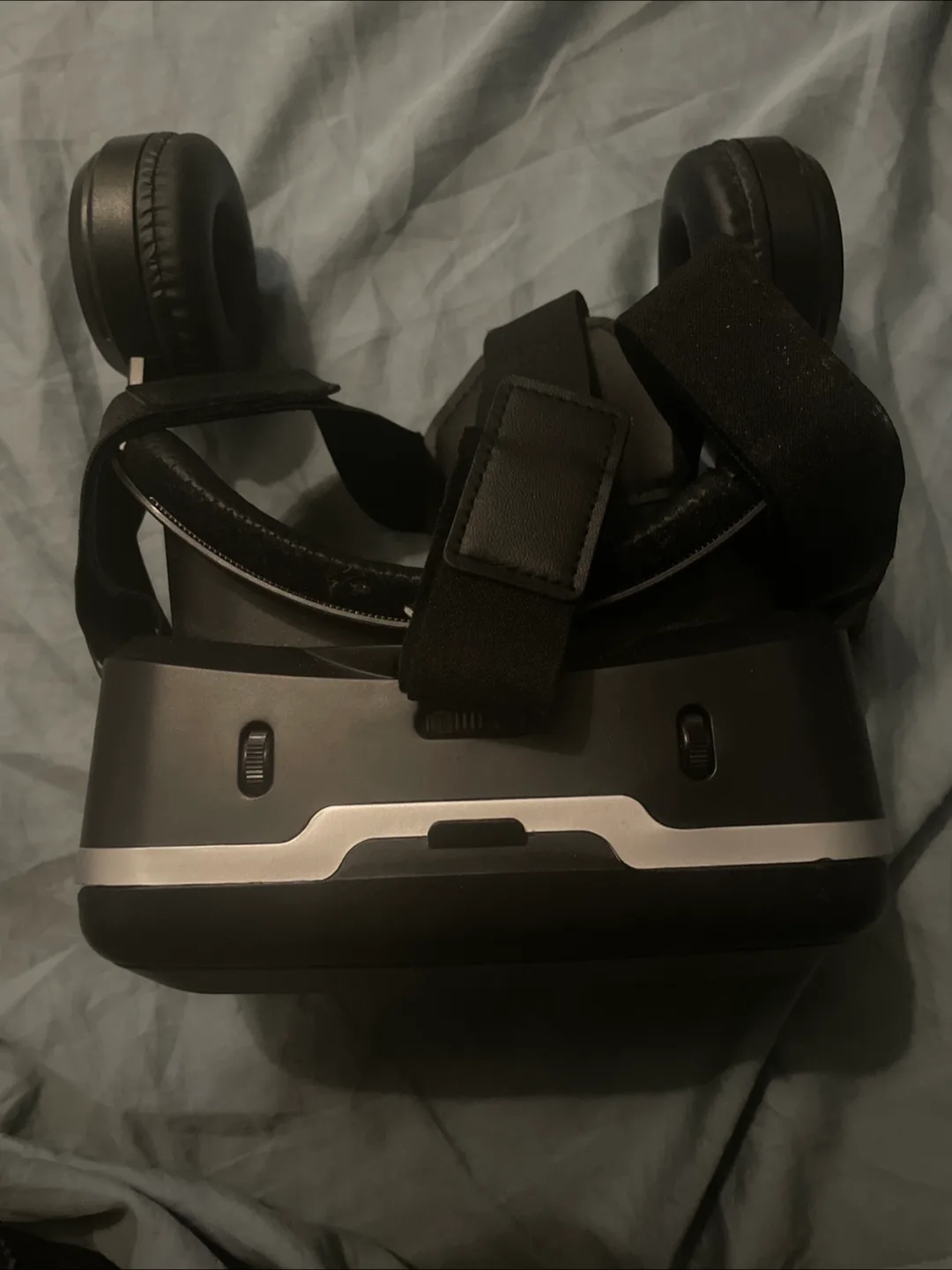 VR Headset with Headphones thumbnail
