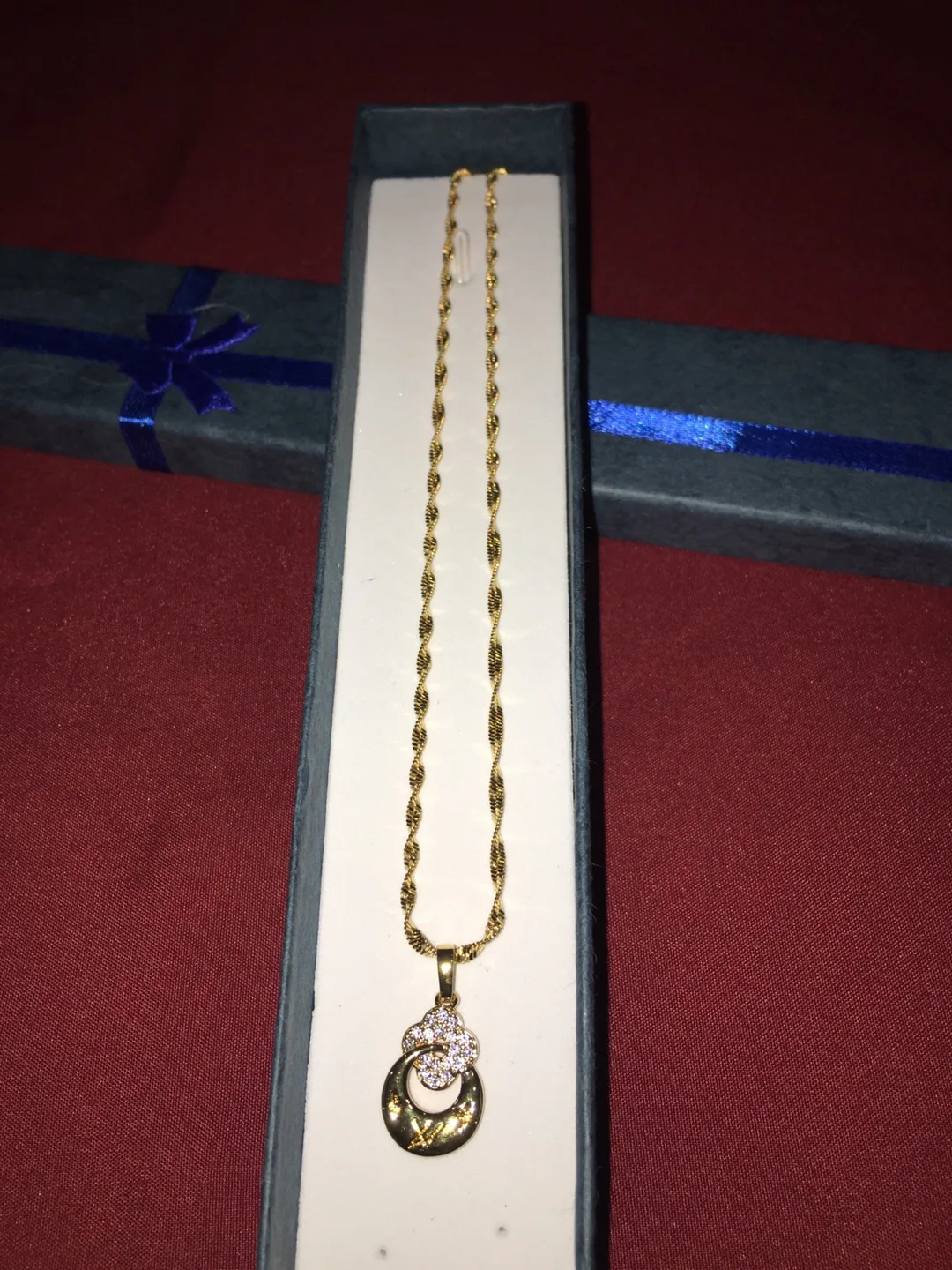 Gold Tone Jewellery Set - Necklace, Ring , Earrings and Bracelet image indicator(10)