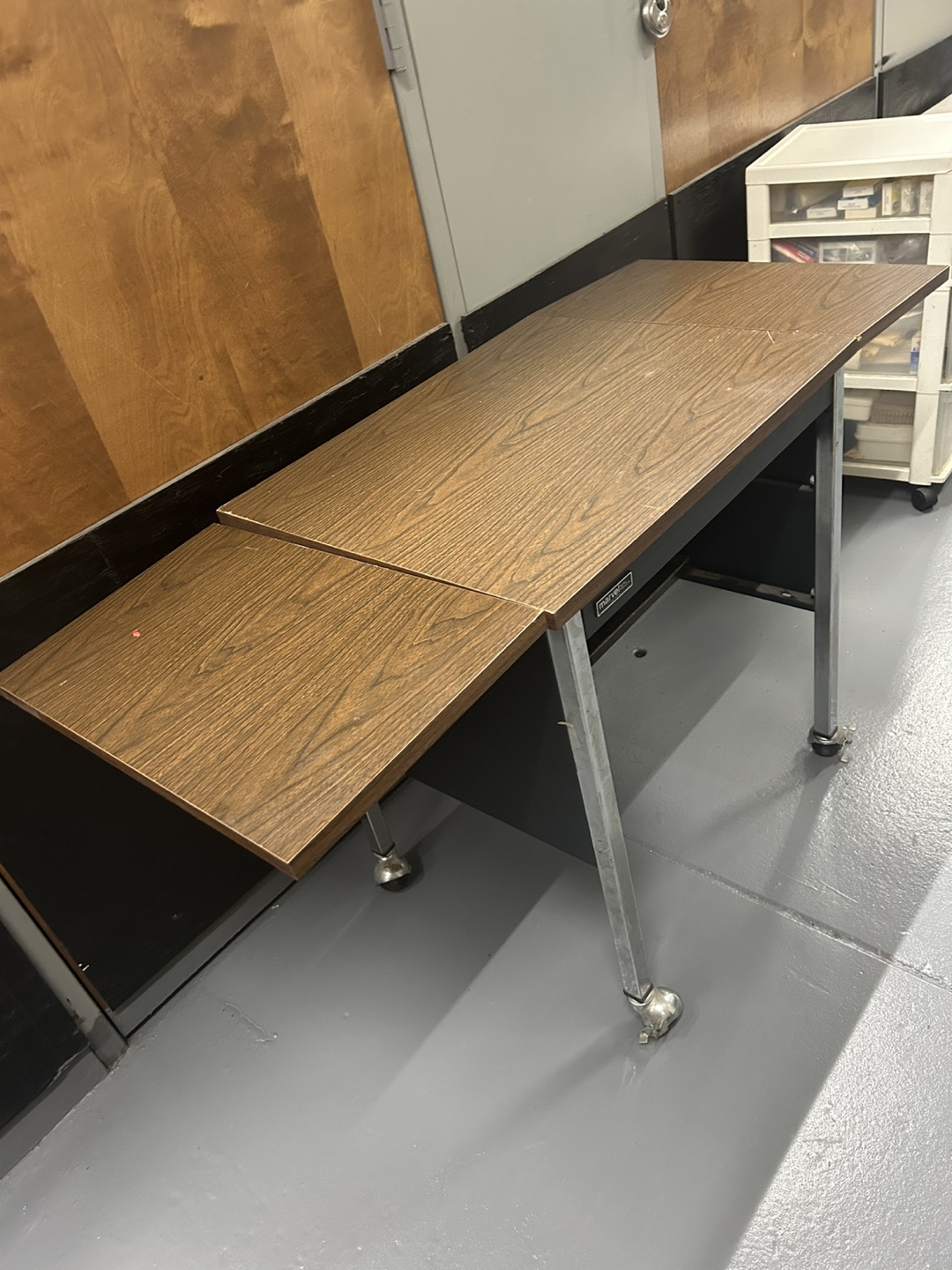 FREE TYPING TABLE - photo 3