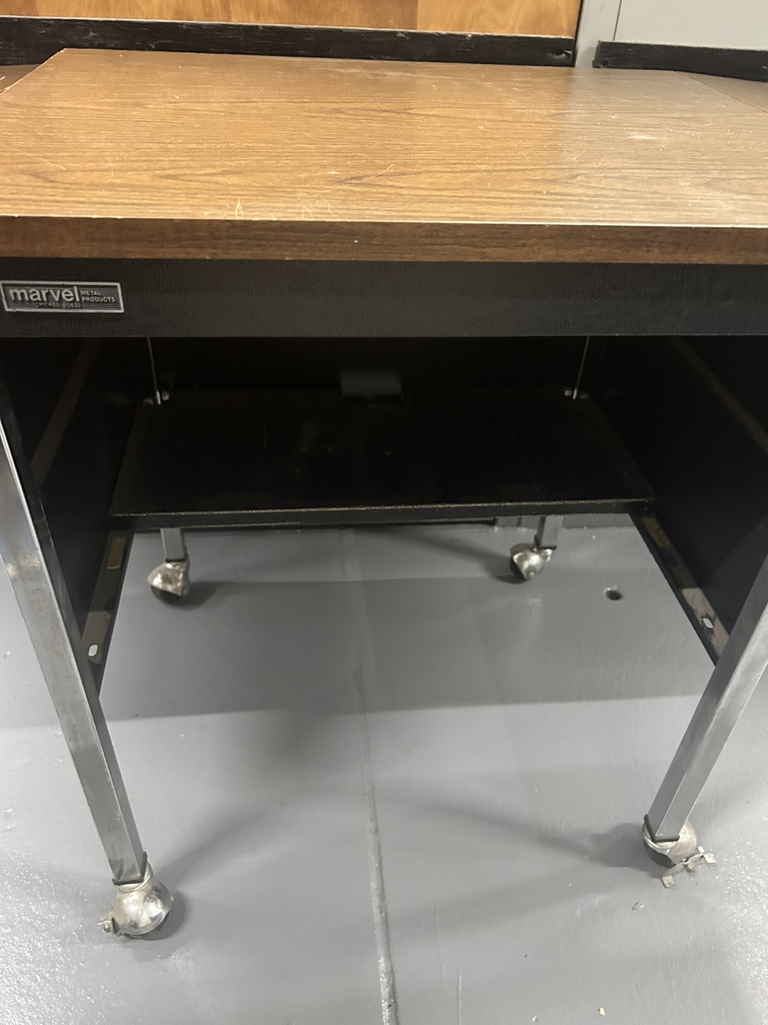 FREE TYPING TABLE - photo 4