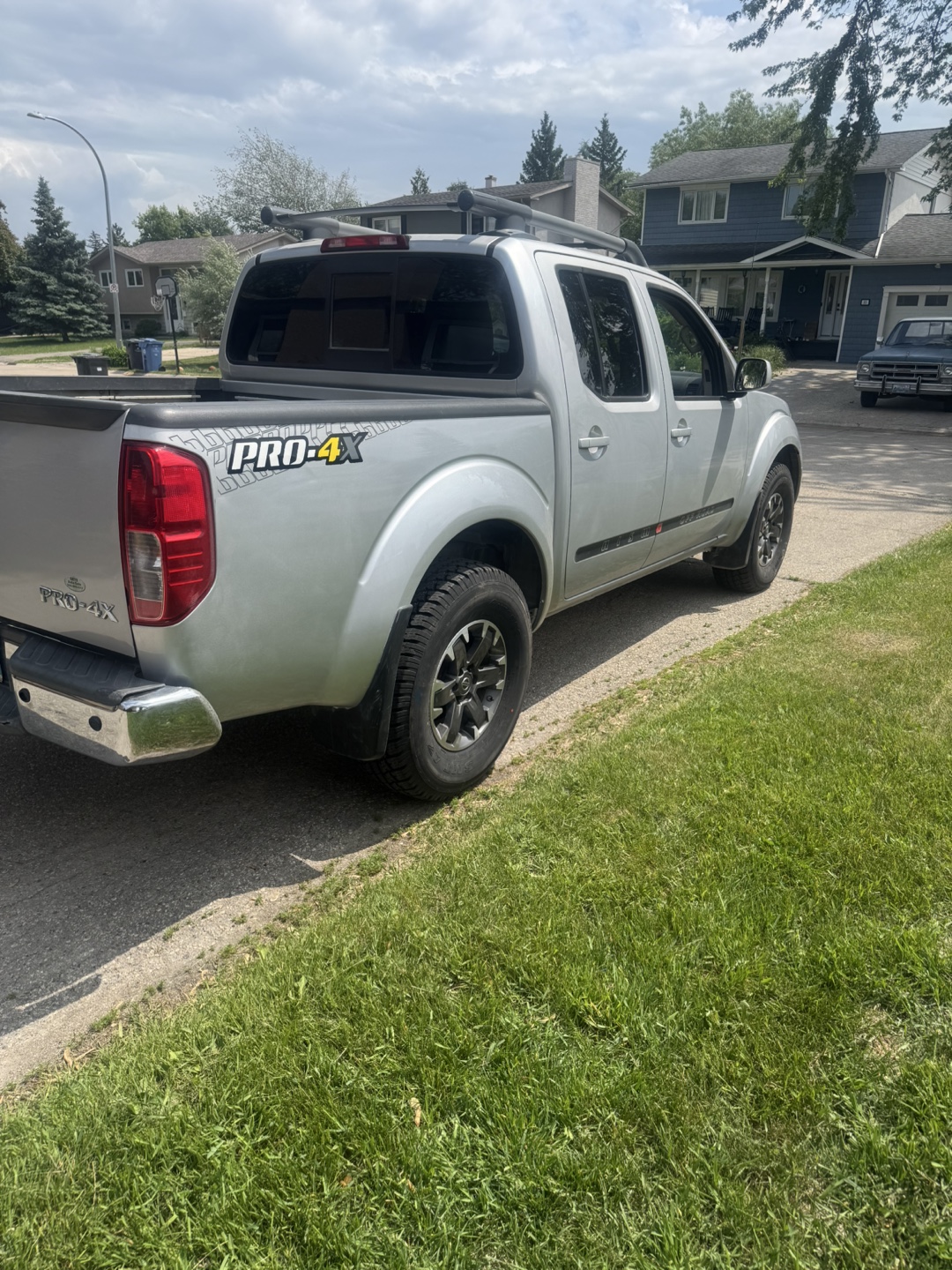 Nissan Frontier PRO-4X Truck - photo 3