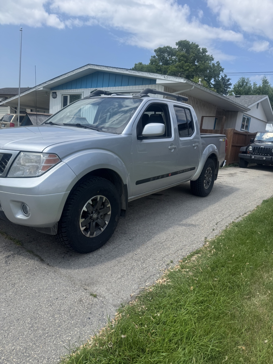 Nissan Frontier PRO-4X Truck - photo 5