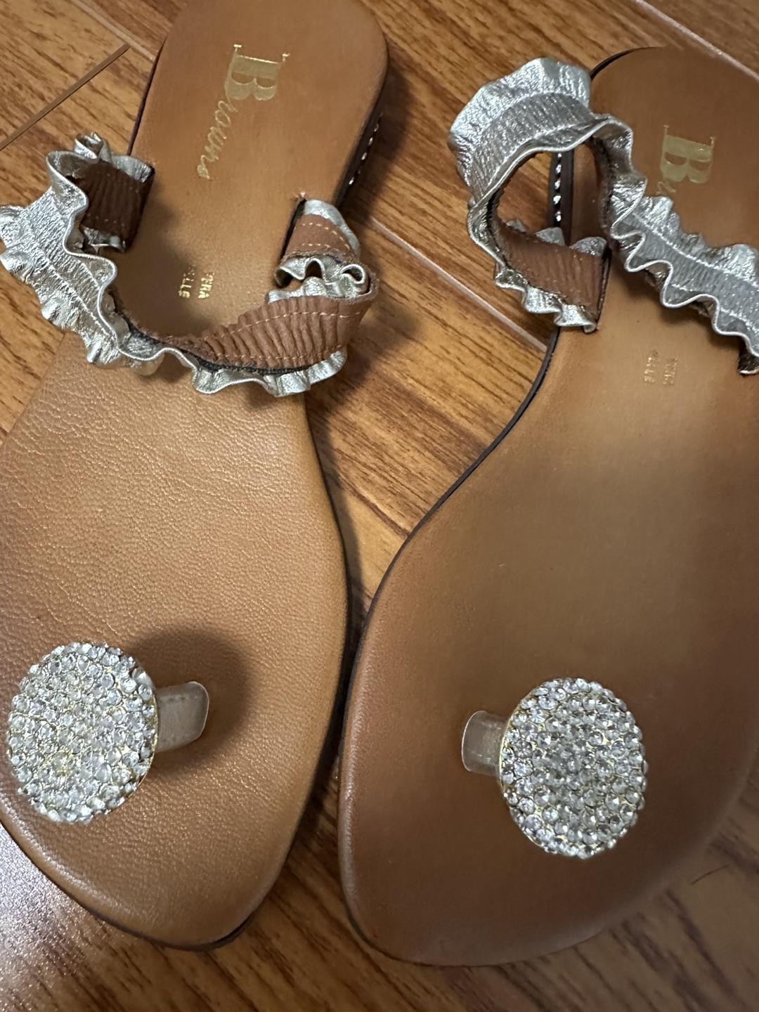 Browns Toe Ring Sandals - Size 7 - photo 3