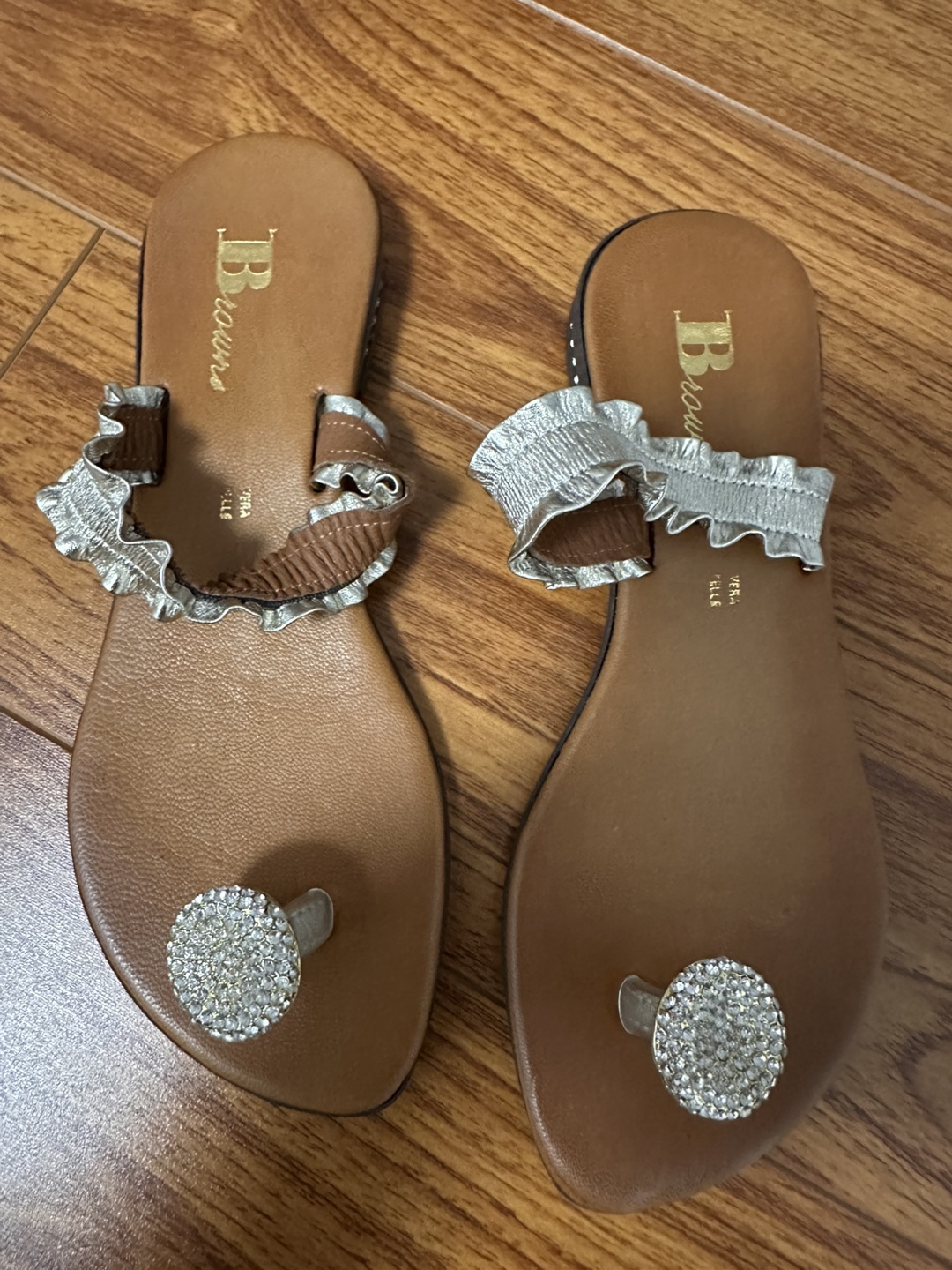 Browns Toe Ring Sandals - Size 7 - photo 2