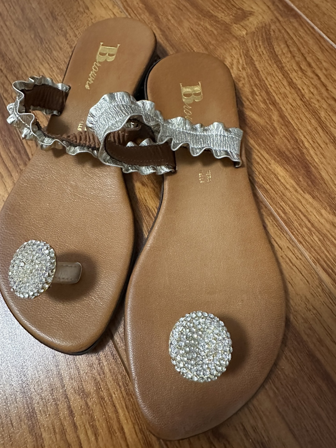 Browns Toe Ring Sandals - Size 7