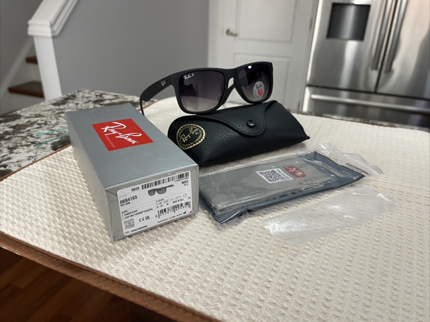 New Ray-Ban Polarized Sunglasses. Matte Black. MADE IN ITALY!