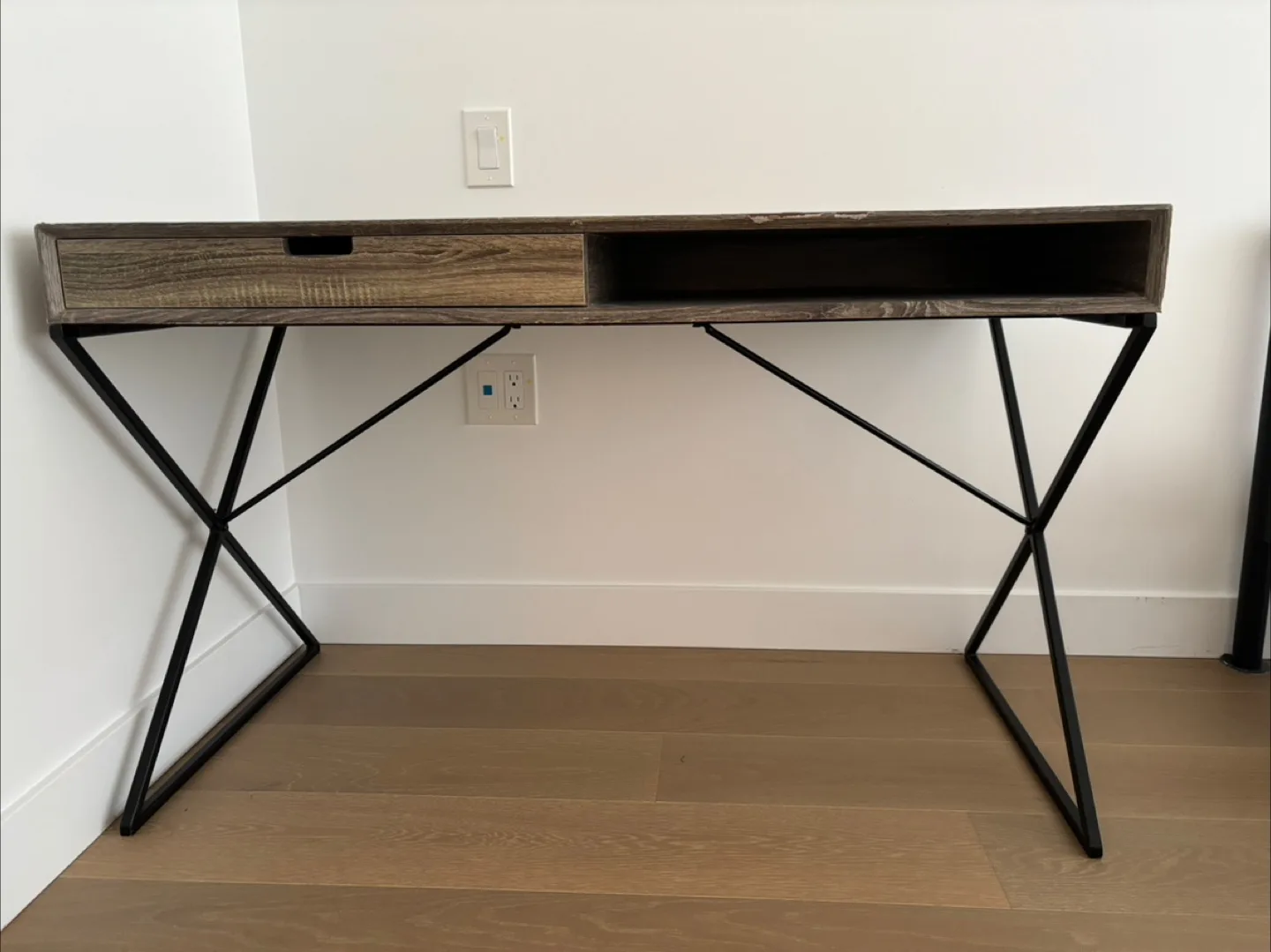 Wood & Metal Desk image indicator(3)