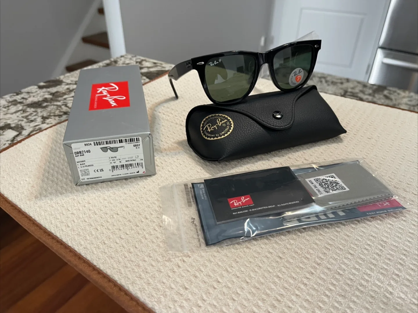 New Ray-Ban Black Polarized Sunglasses. MADE IN ITALY! thumbnail
