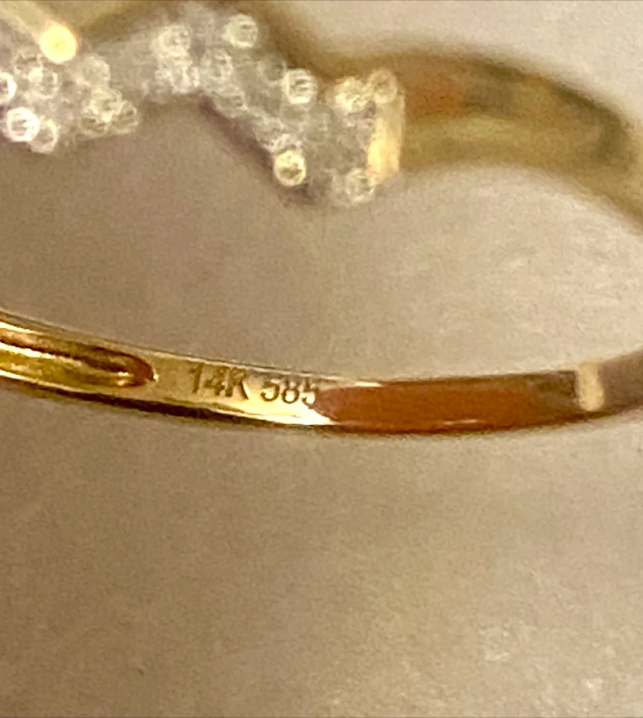 14K Gold Chevron Diamond Ring image indicator(3)