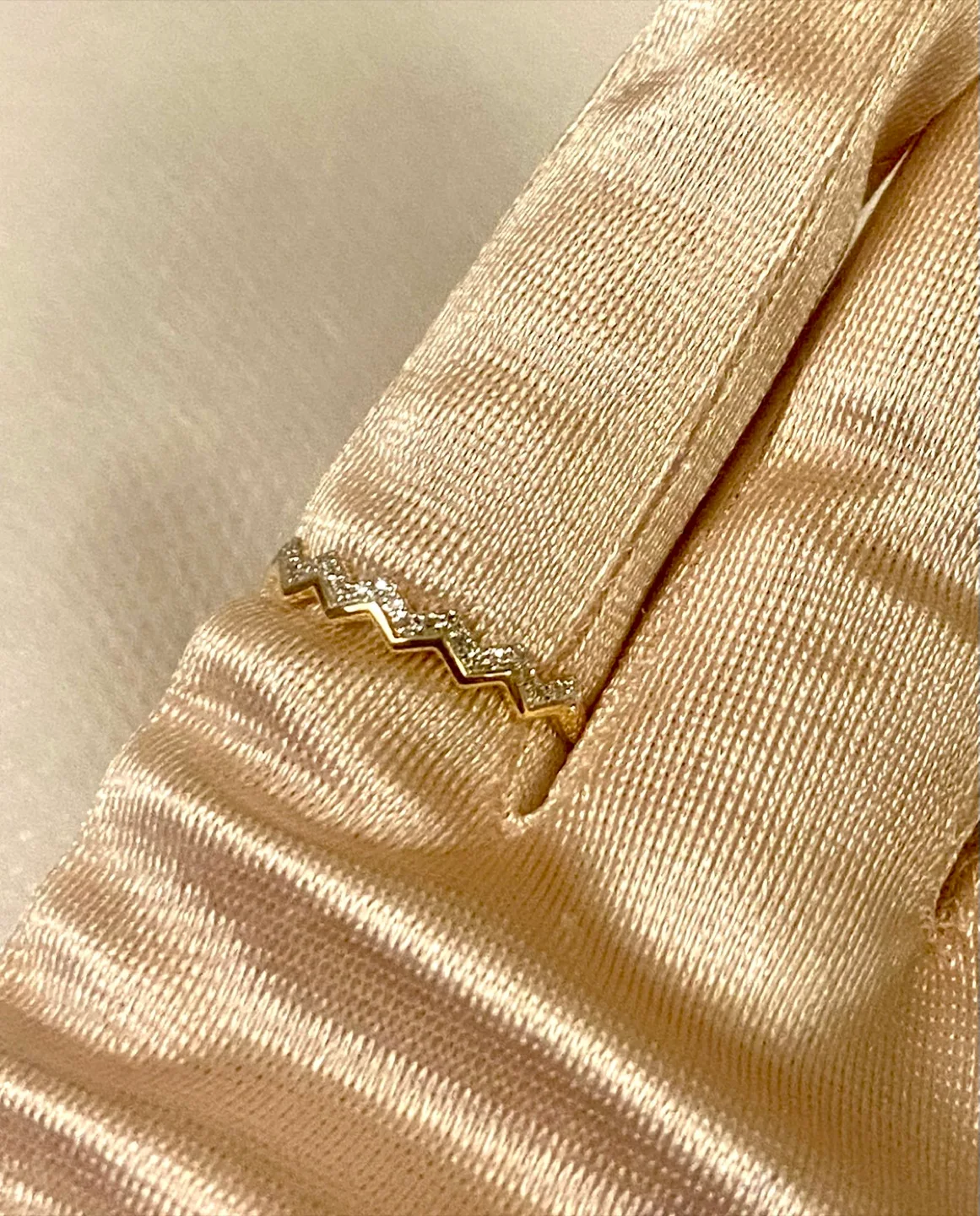 14K Gold Chevron Diamond Ring image indicator(5)