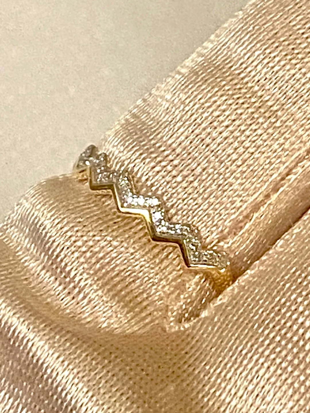 14K Gold Chevron Diamond Ring image indicator(4)