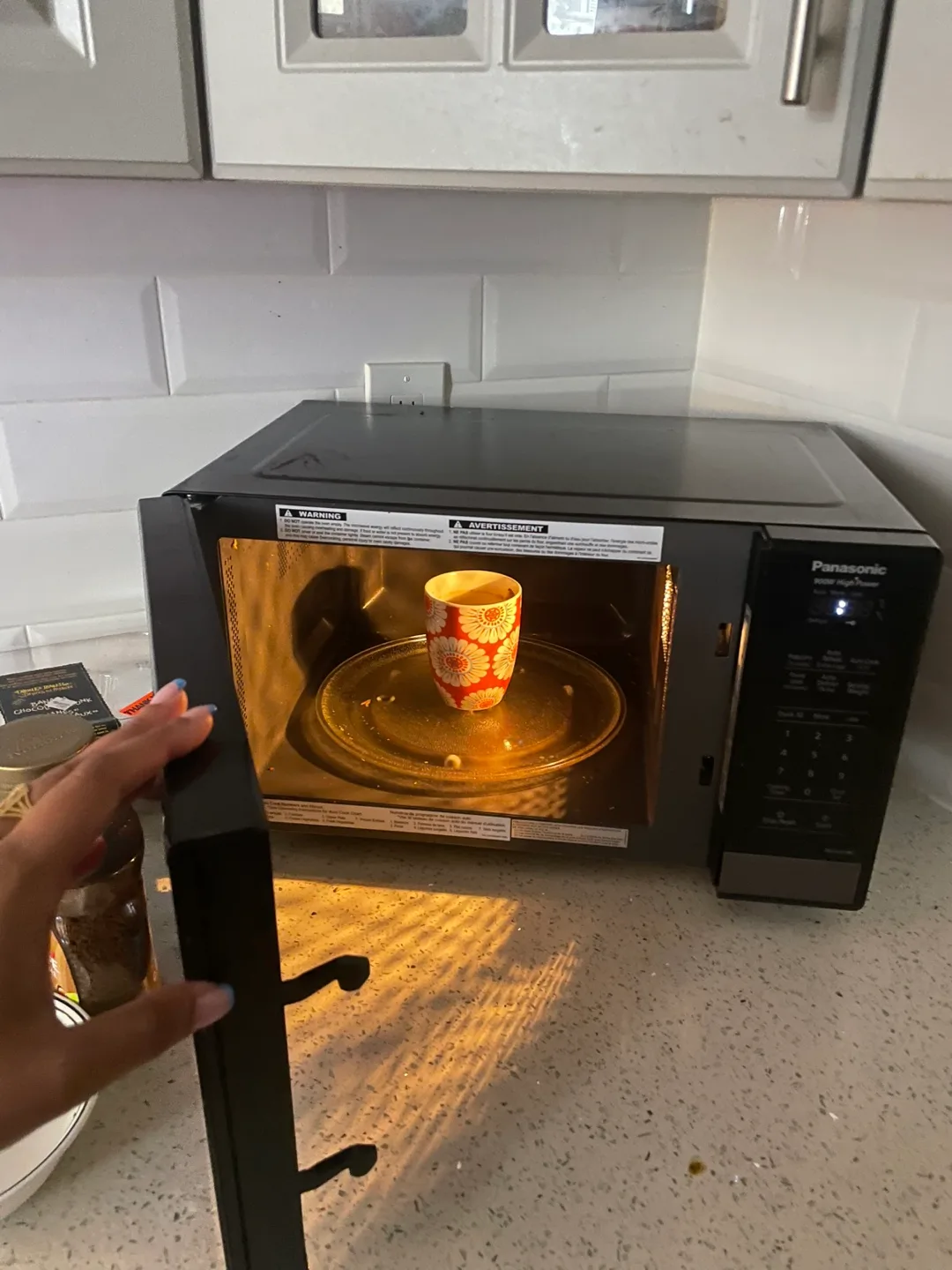 Panasonic 900W Microwave Oven thumbnail