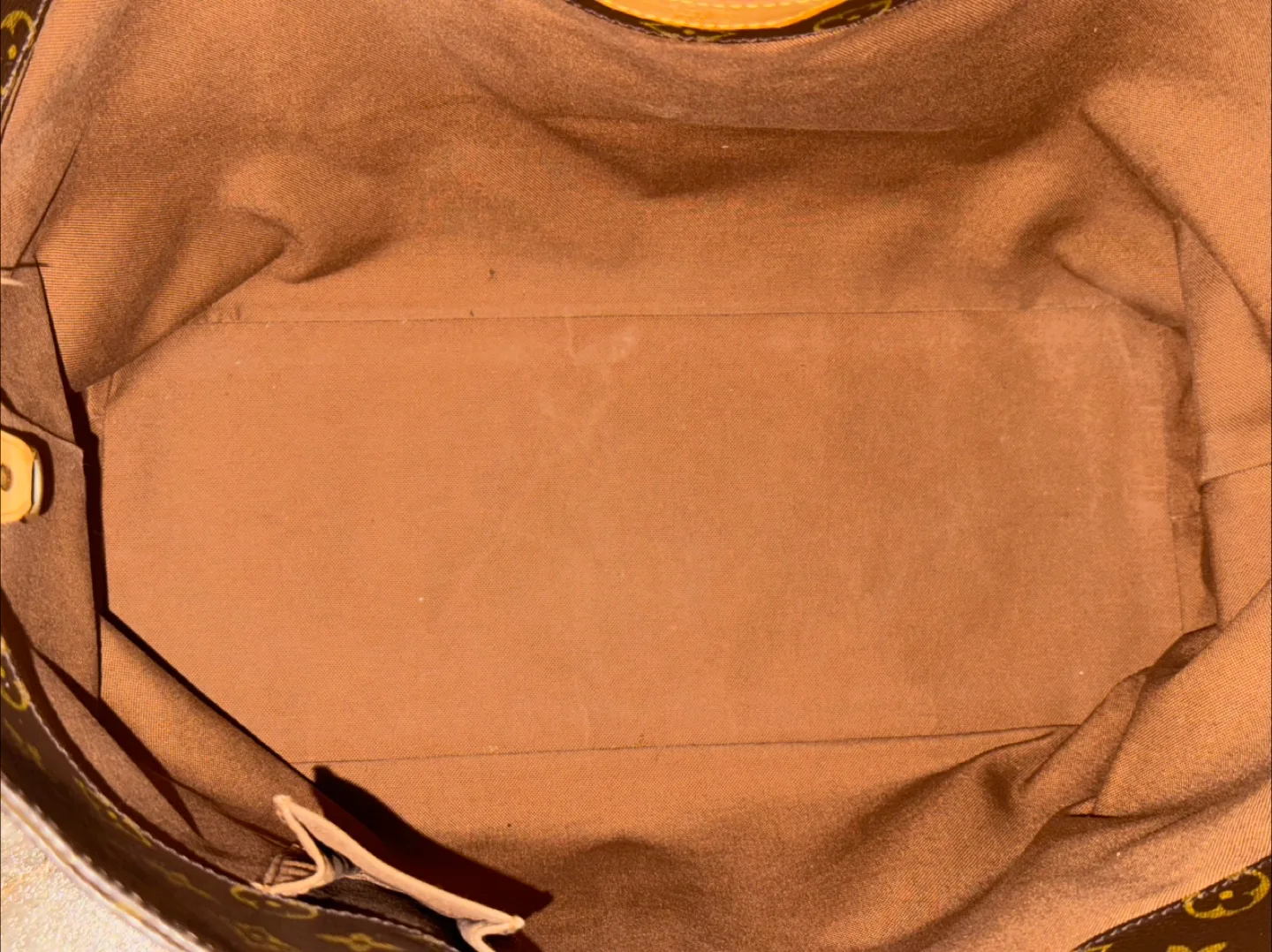 Louis Vuitton bag Cabas Alto image indicator(9)