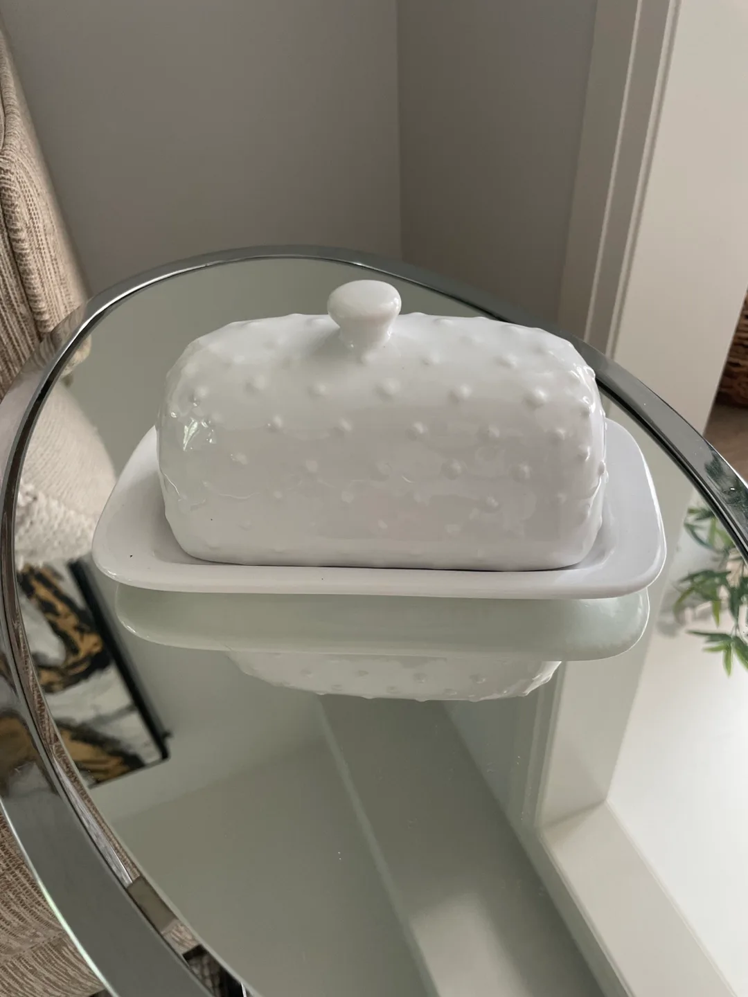 White Ceramic Butter Dish with Lid thumbnail