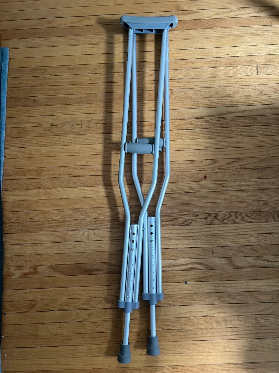 Adjustable Aluminum Crutches thumbnail