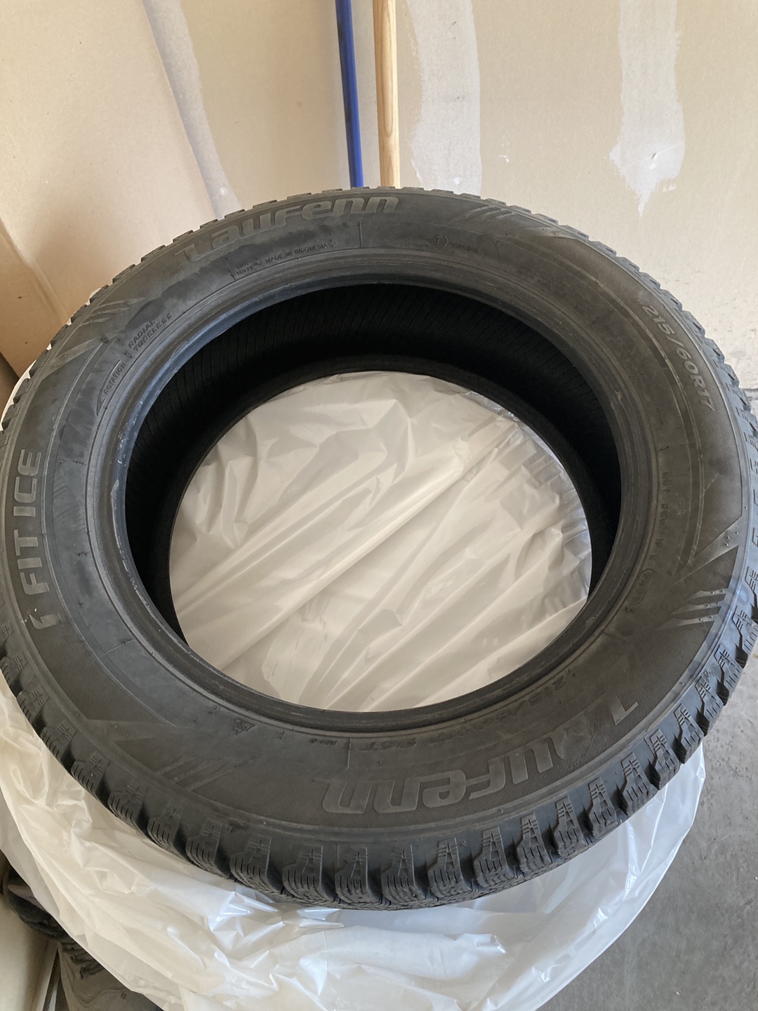 Laufenn i Fit Ice 215/60R17 Winter Tire