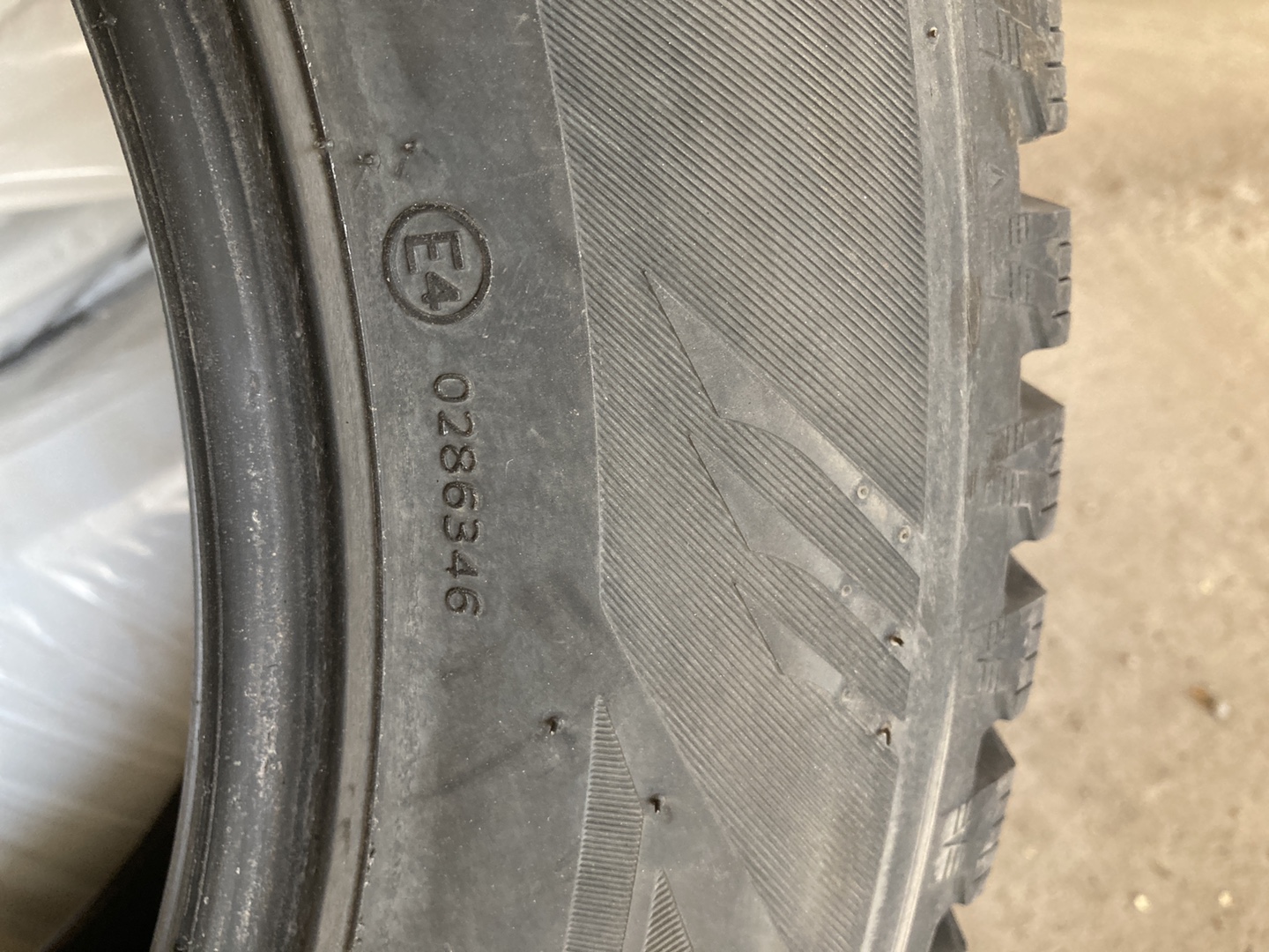 Laufenn i Fit Ice 215/60R17 Winter Tire - photo 5