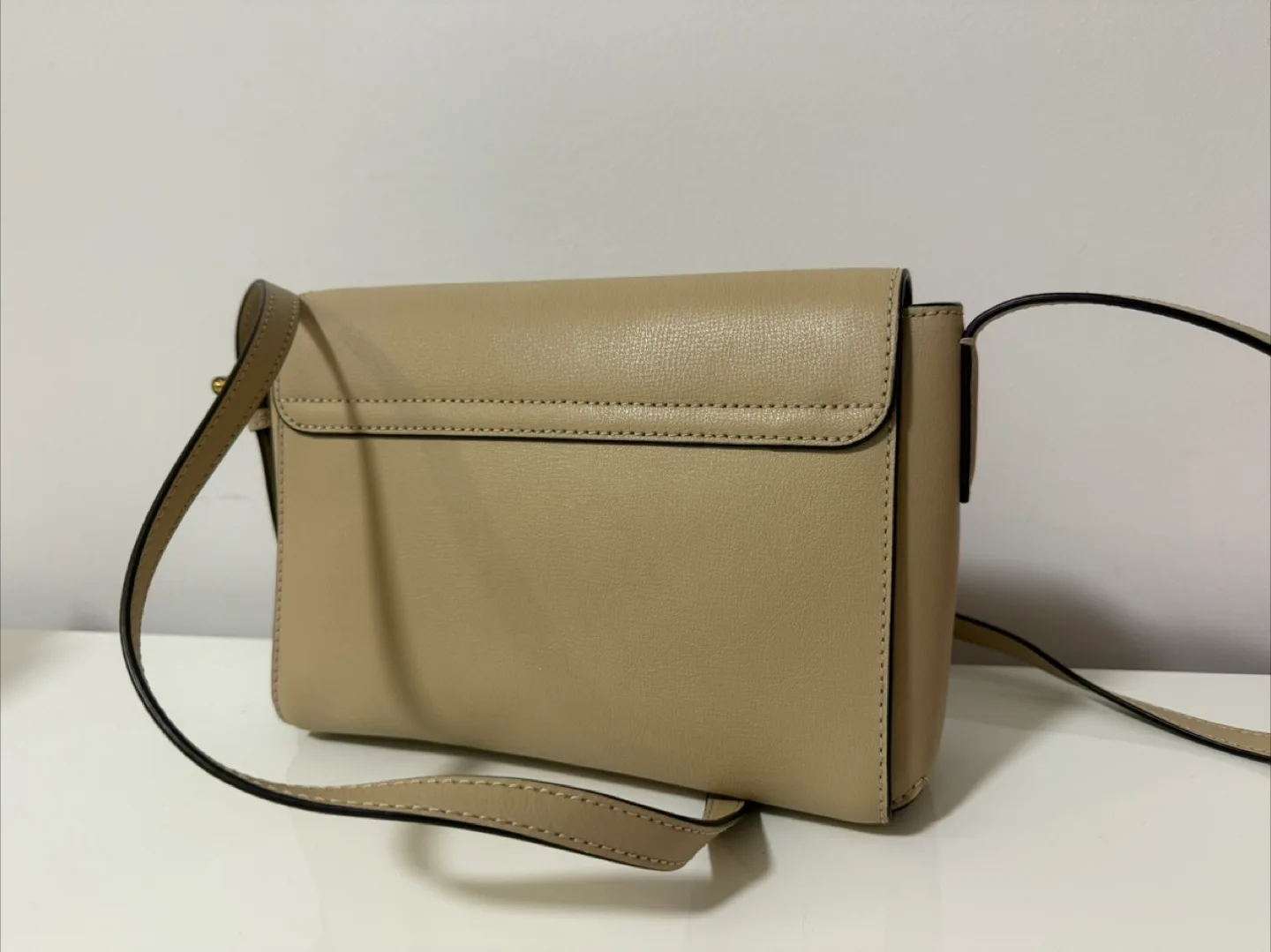 Marc Jacobs Beige Leather Crossbody Bag image indicator(2)