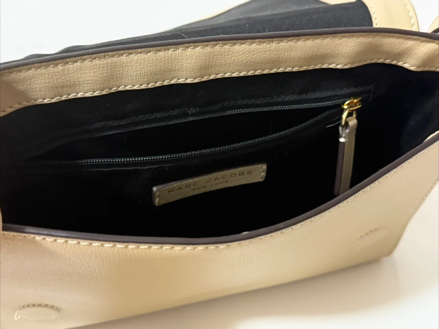 Marc Jacobs Beige Leather Crossbody Bag image indicator(4)