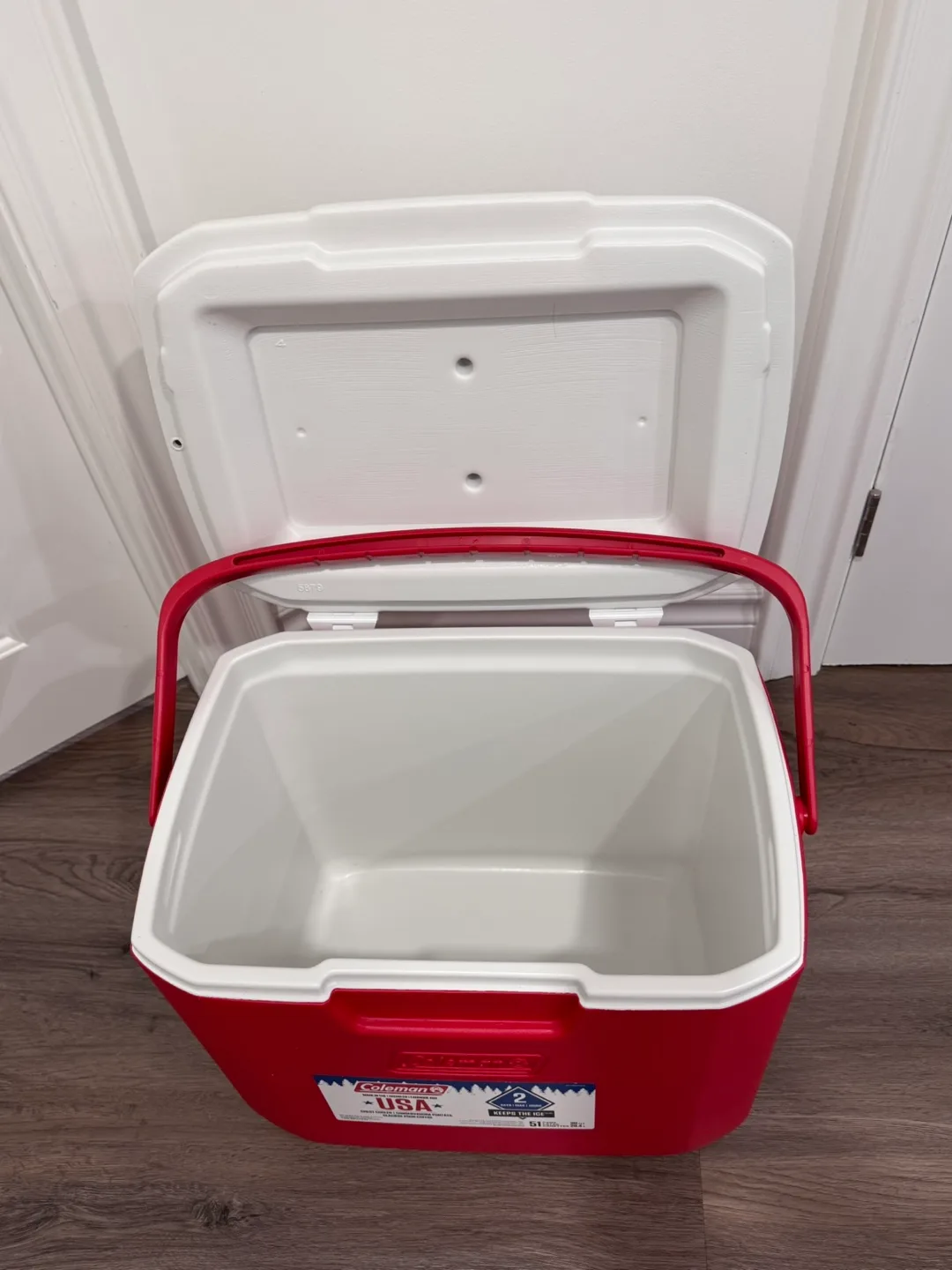 Coleman Red Cooler - 28.4L image indicator(4)