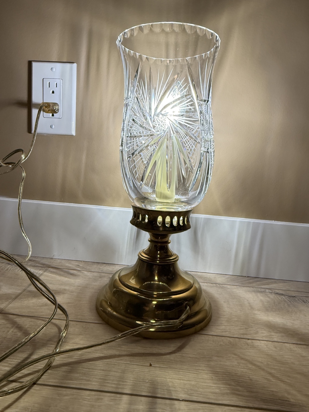 Vintage Crystal and Brass Table Lamp - photo 5