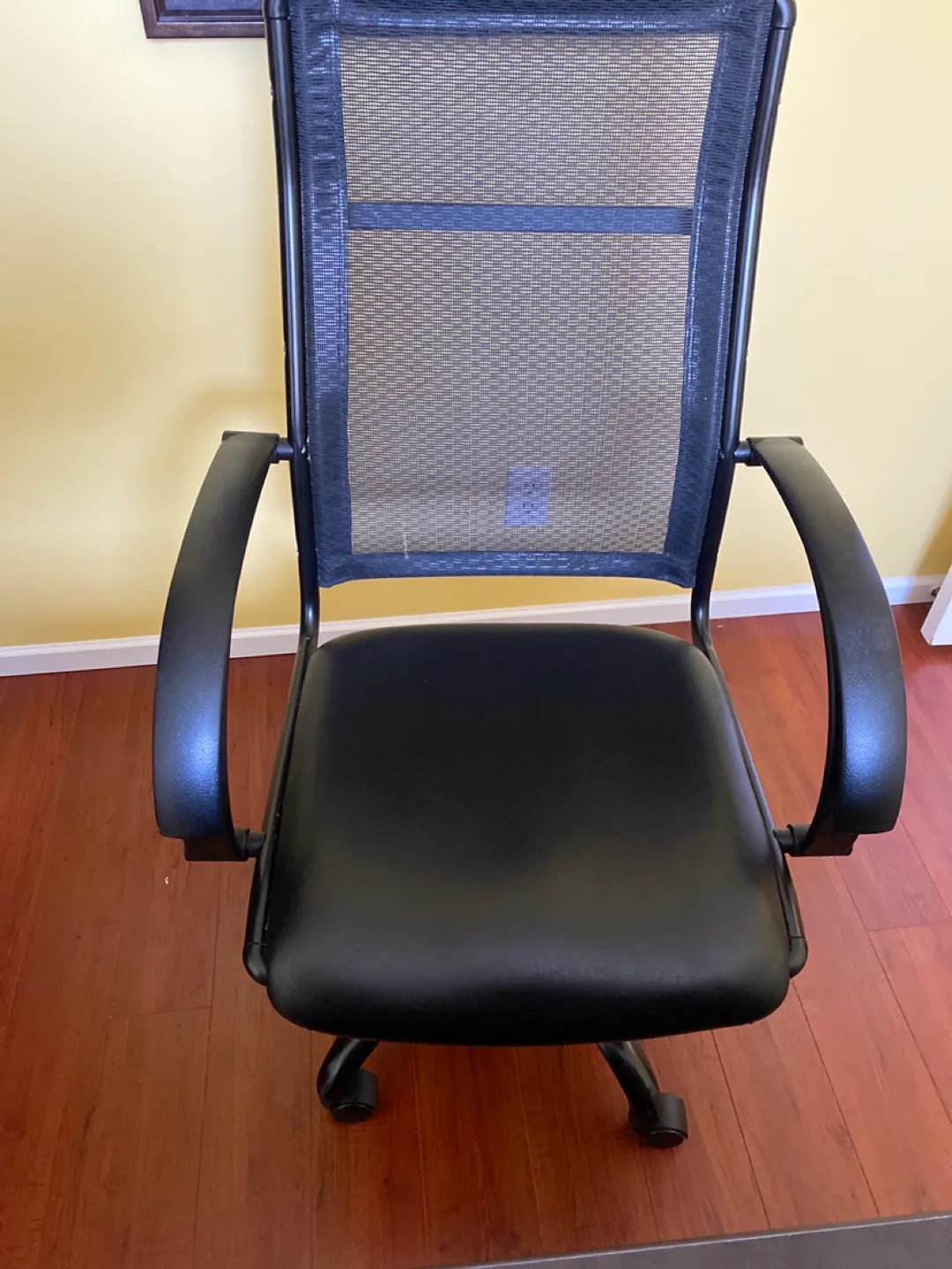 Black Office Chair with Mesh Back image indicator(2)