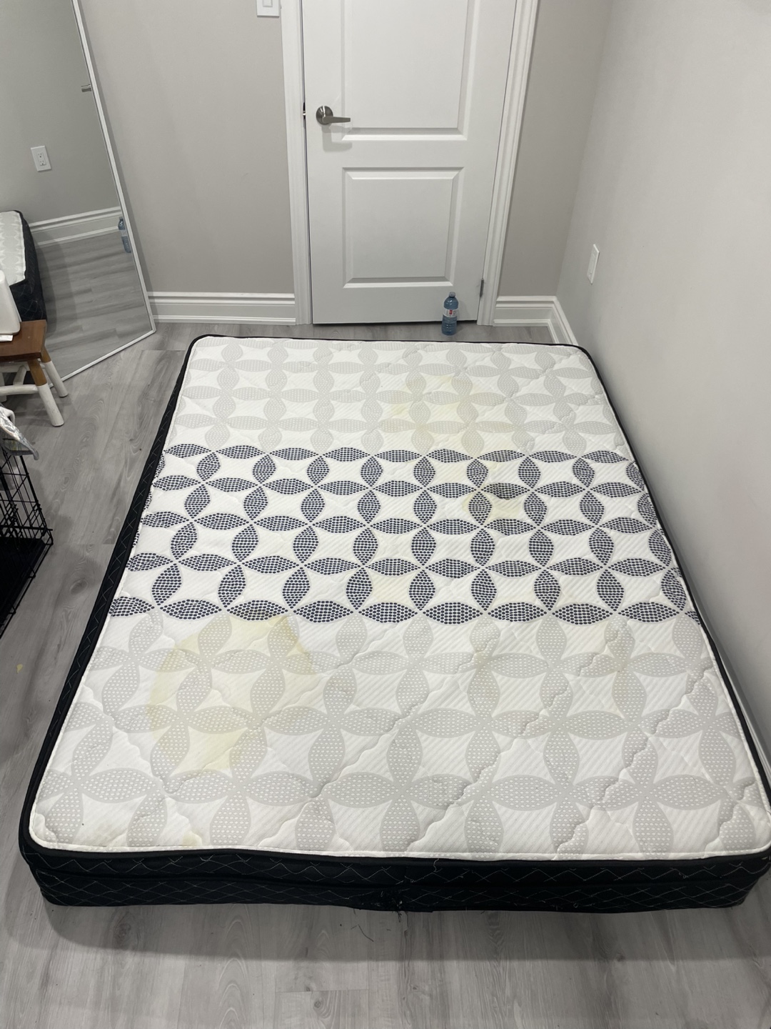 Queen mattress (used) $10 ONLY - pickup TODAY