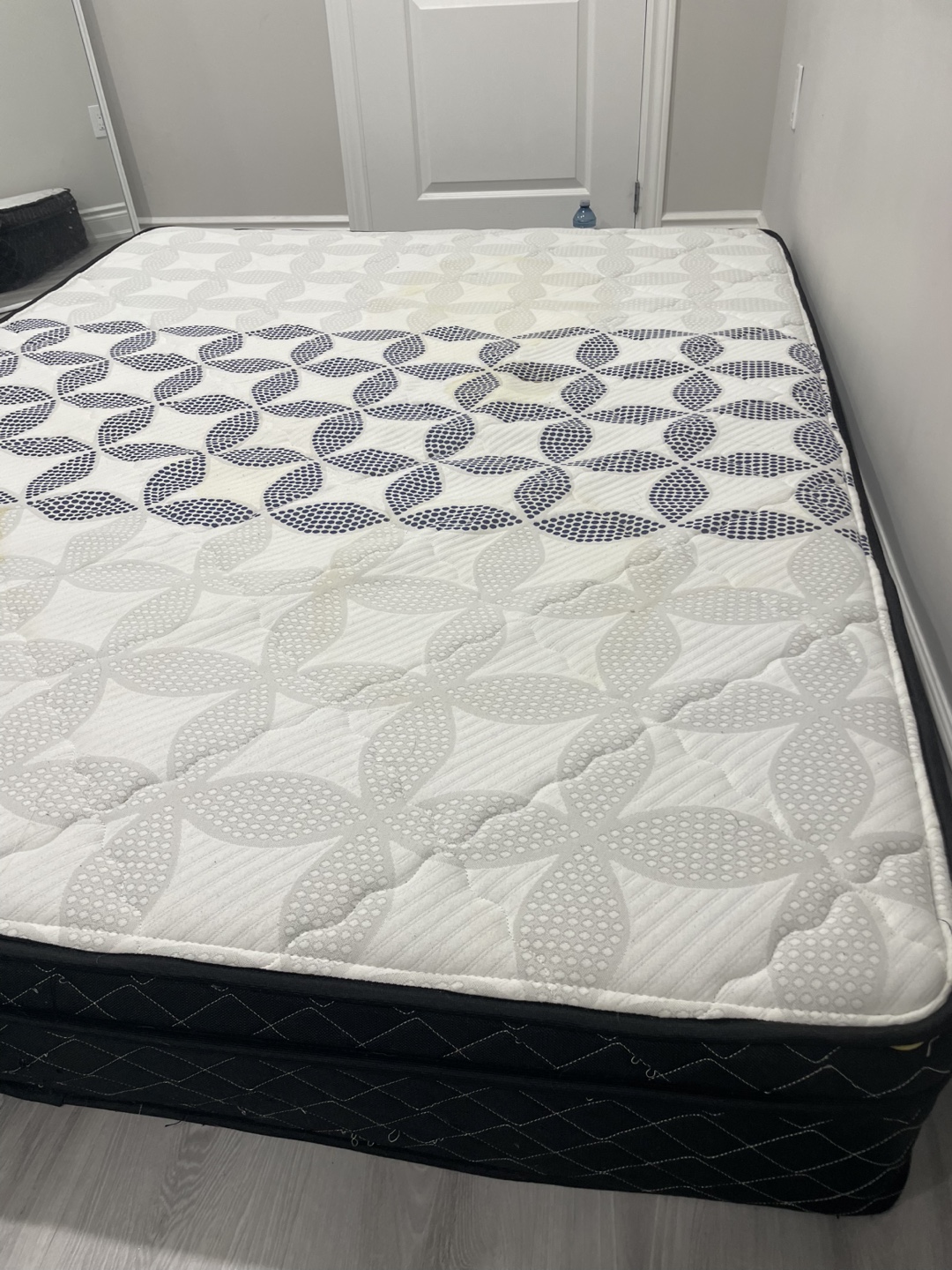 Queen mattress (used) $10 ONLY - pickup TODAY - photo 4