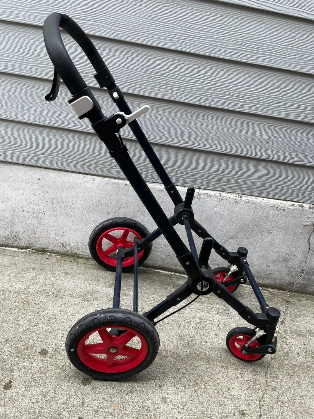 Bugaboo Cameleon 3 Plus Stroller with Bassinet - Navy & Red image indicator(7)