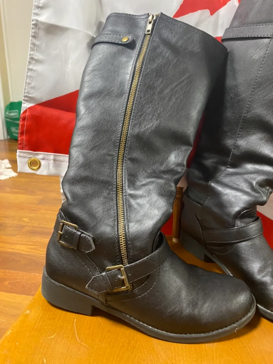 BLACK BOOT WITH ZIPPER image indicator(2)