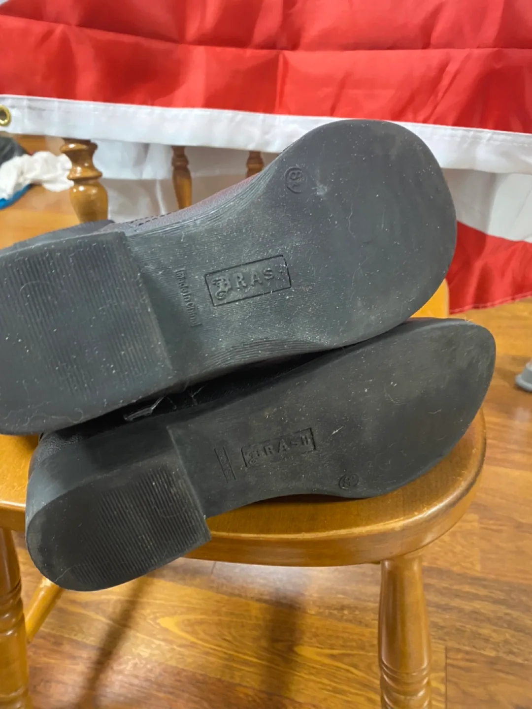 BLACK BOOT WITH ZIPPER image indicator(4)