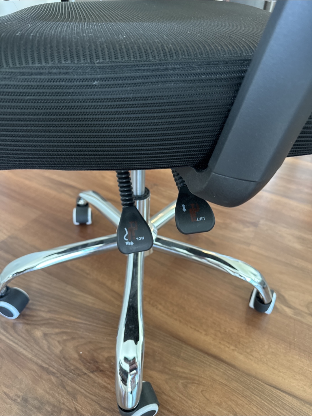 Ergonomic Office Chair - Black Mesh - photo 2