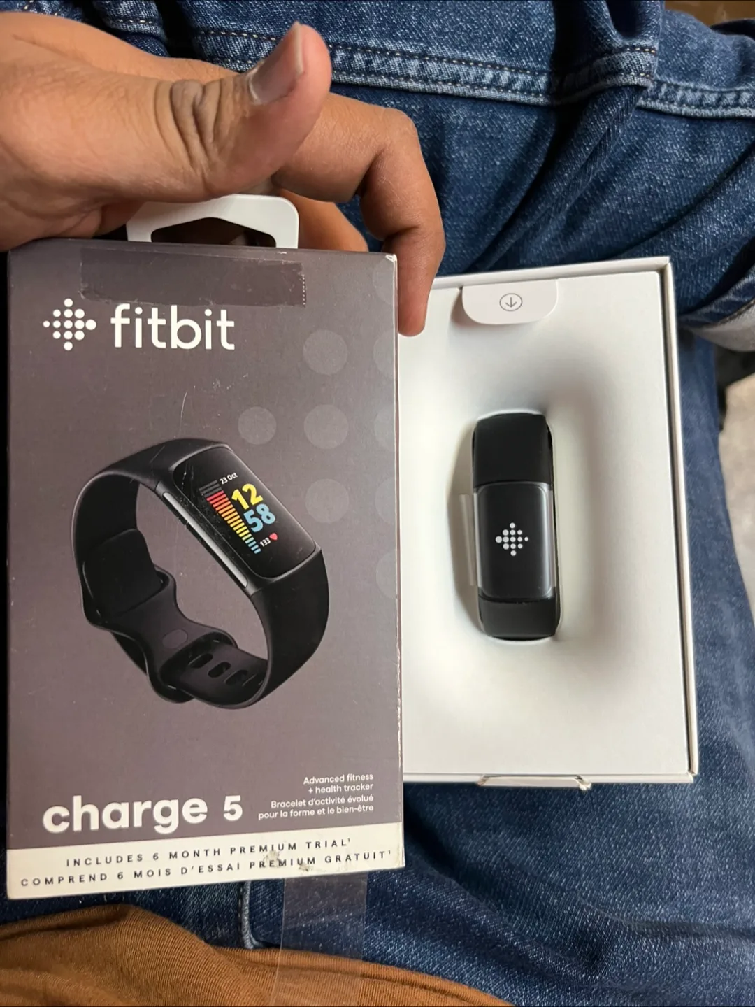 Fitbit Charge 5 Advance Fitness Tracker with GPS thumbnail