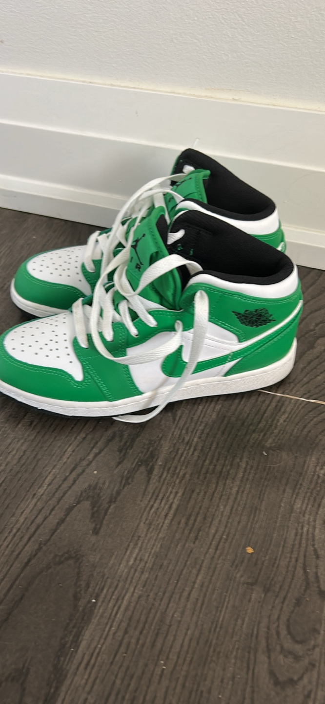 Jordan 1 Mid Lucky Green - Size 4Y - photo 2