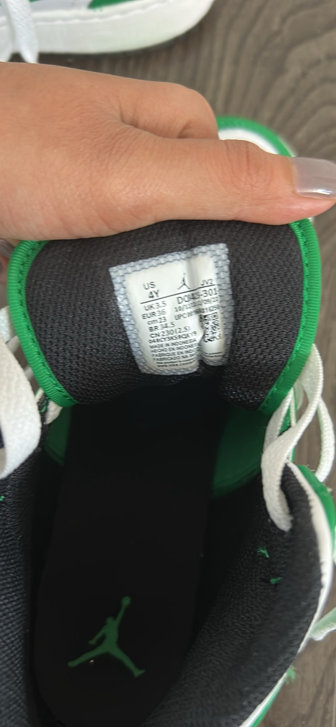 Jordan 1 Mid Lucky Green - Size 4Y - photo 5