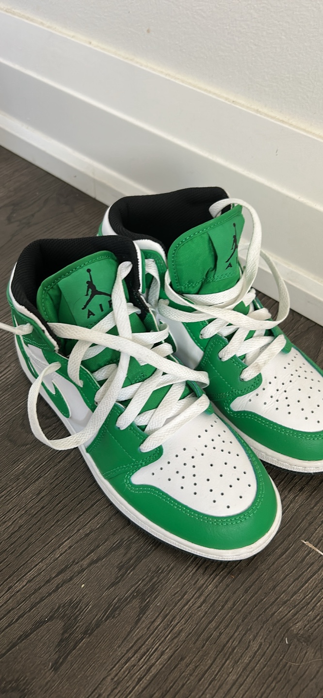 Jordan 1 Mid Lucky Green - Size 4Y - photo 3