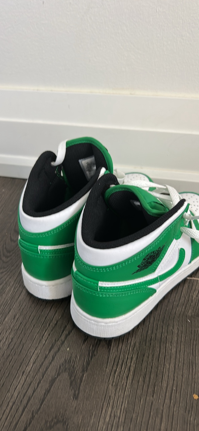Jordan 1 Mid Lucky Green - Size 4Y - photo 4