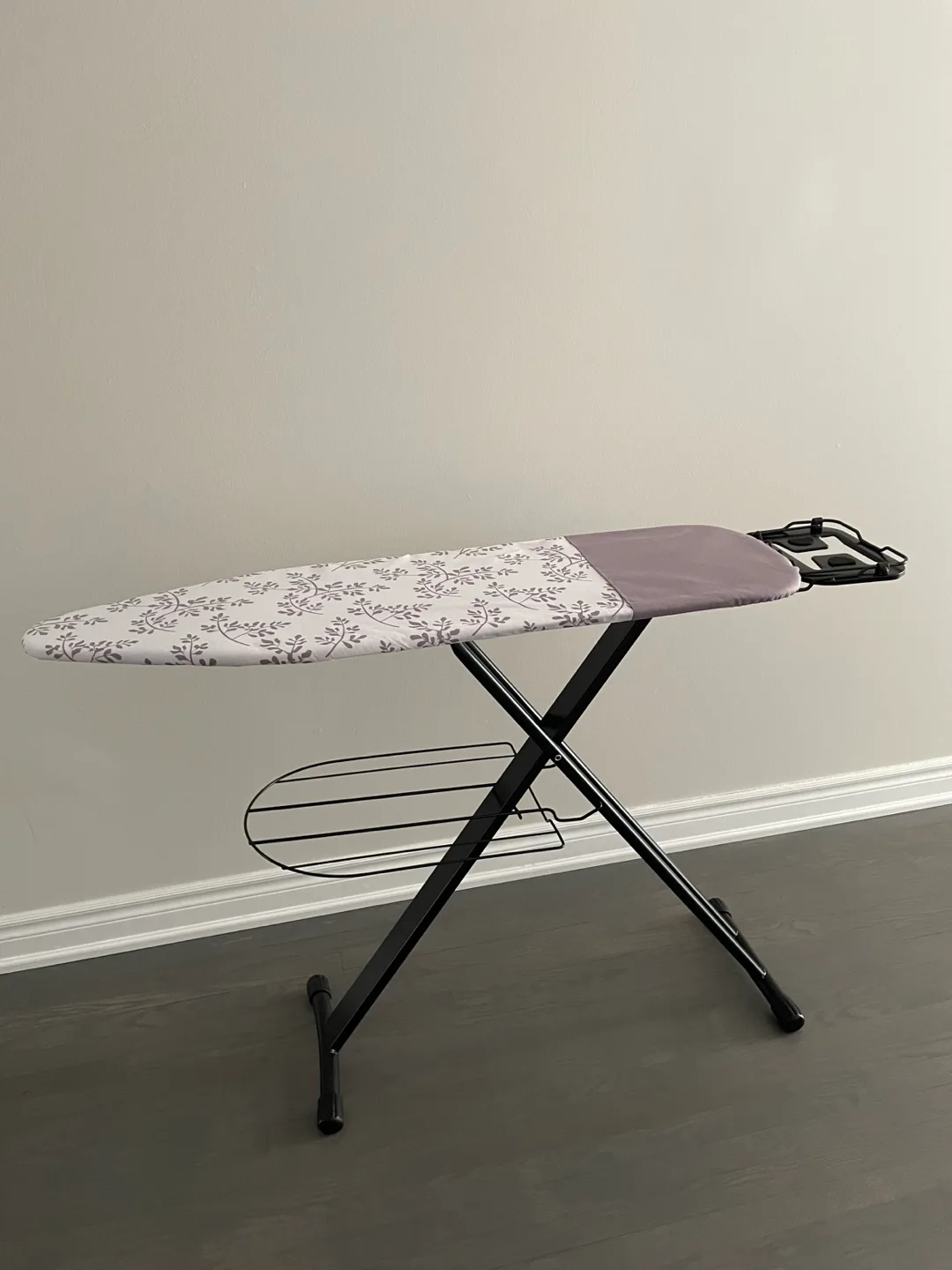 Ironing Board with Cover image indicator(2)