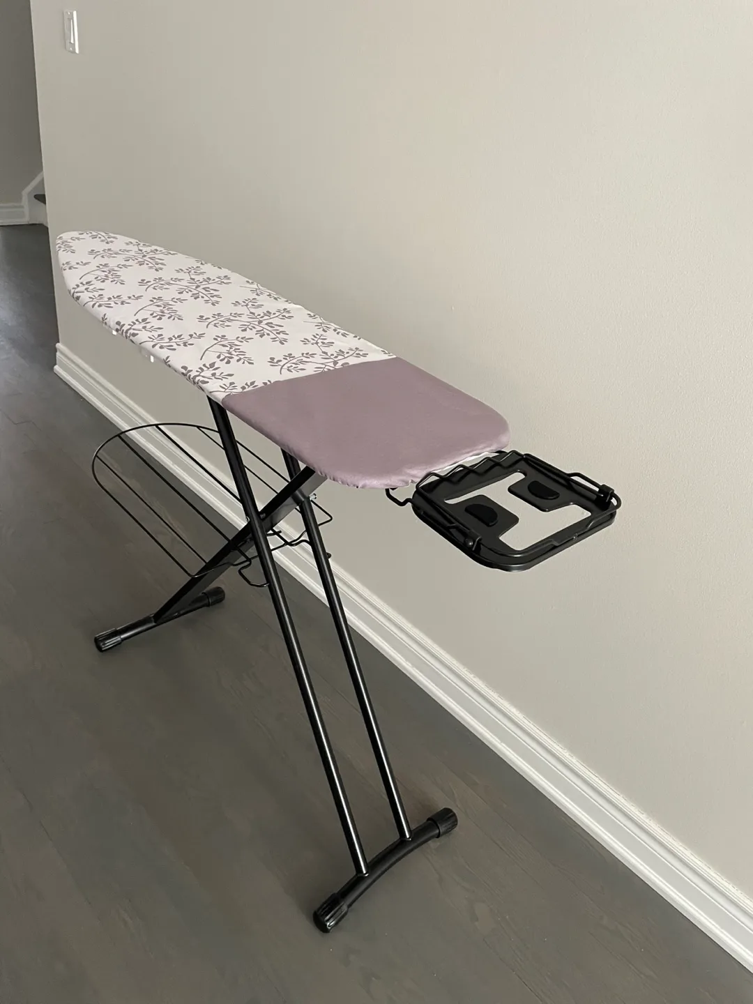 Ironing Board with Cover image indicator(3)