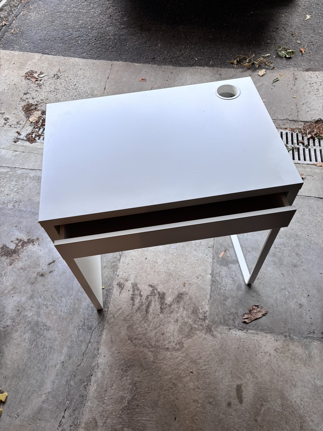 White Desk - photo 2