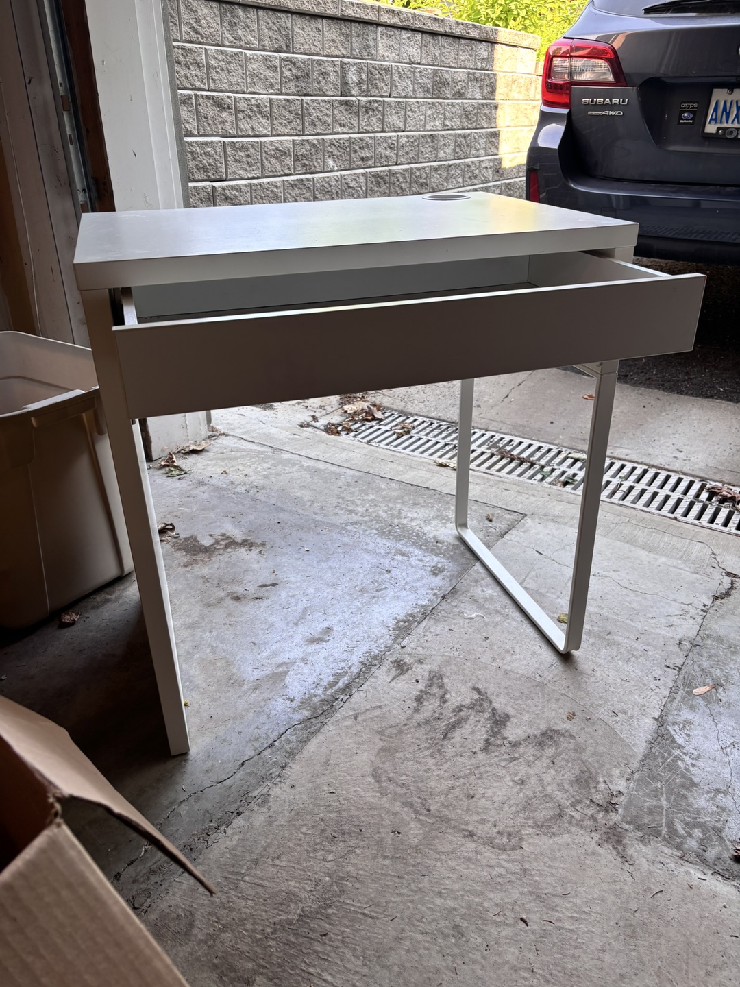 White Desk - photo 3